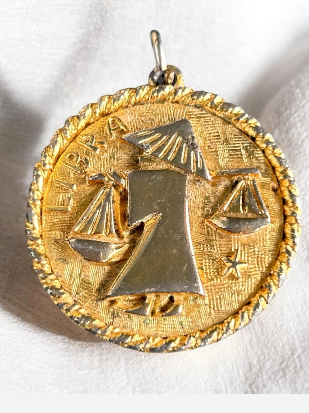 Vintage 1970’s Gold Tone Libra Zodiac Pendant Necklace Charm